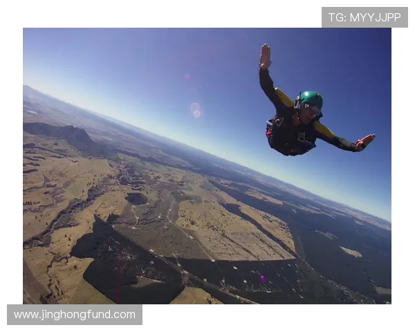 武汉极限运动队在世界攀岩锦标赛中以55分领先积分榜，展现强大实力