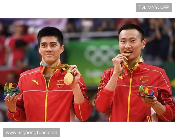 重庆羽毛球队与上海羽毛球队赛后复盘分析比赛经验与战术对比