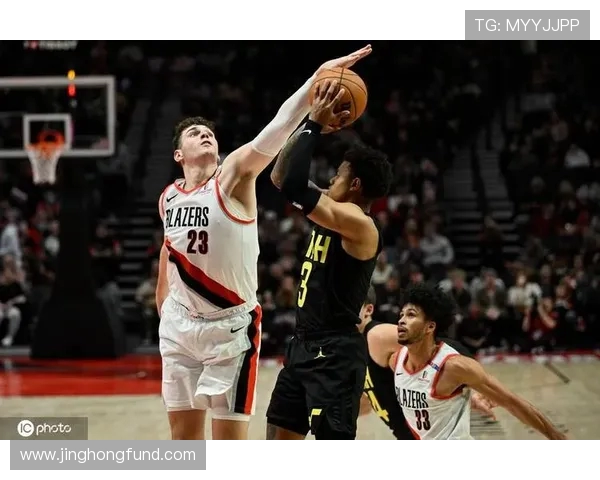 爵士鏖战开拓者双方激烈对攻年轻球员闪耀全场引爆新赛季焦点