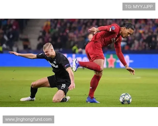 伊布与范戴克的巅峰对决谁能在球场上笑到最后